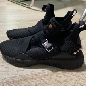 PUMA Defy Mid